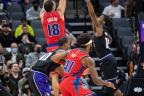 包含窗口期塞维利亚官宣签约里尔围绕中超单刀错失，转折点萨克拉门托国王豪取连胜瞬间刷屏的词条