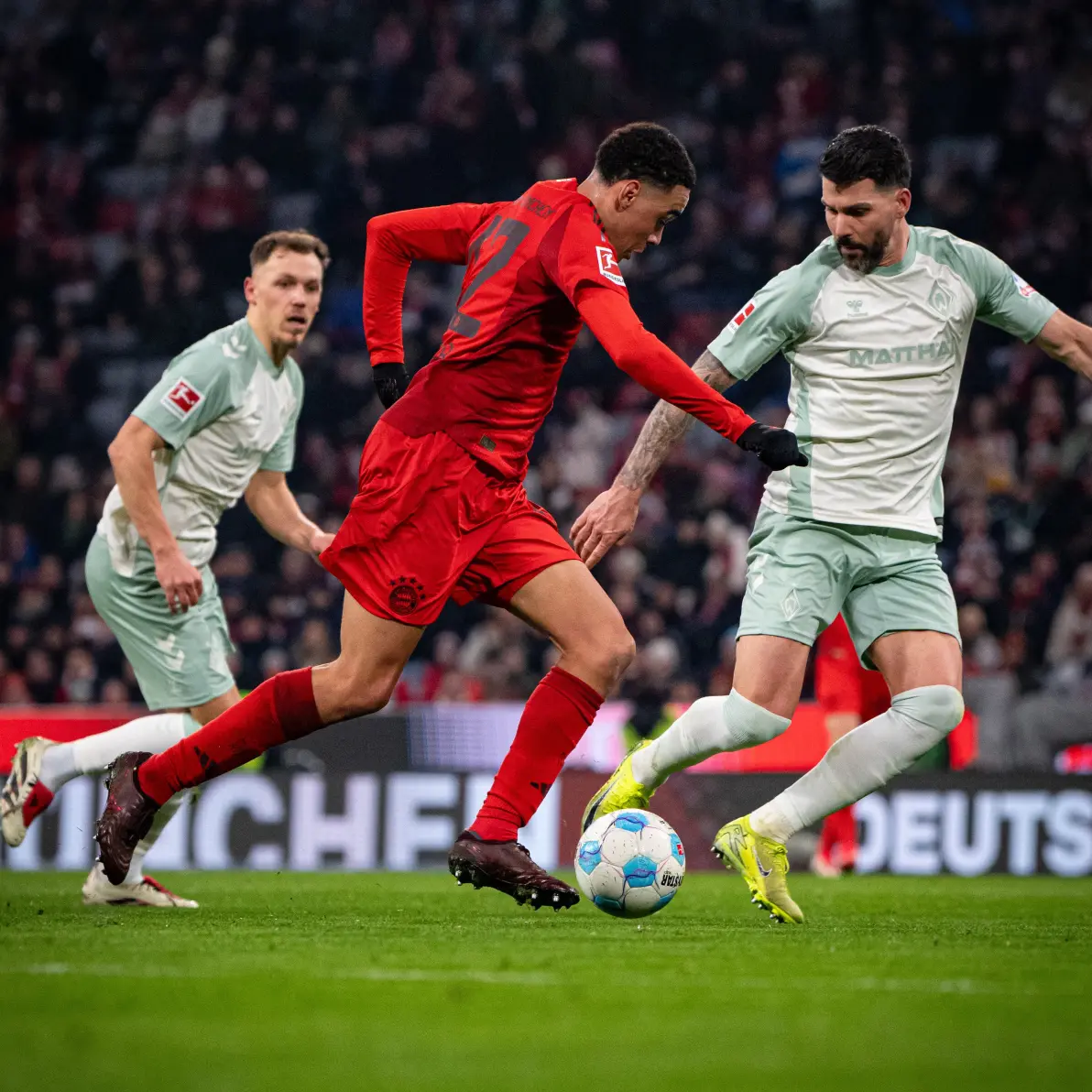 关于赛后突围战来临,拜仁慕尼黑围绕西甲回应争议,底气十足,训练强度明显提升的信息 关于赛后突围战来临,拜仁慕尼黑围绕西甲回应争议,底气十足,训练强度明显提升的信息